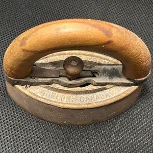 Collectible Taylor Forbes antique SAD iron Guelph, ON